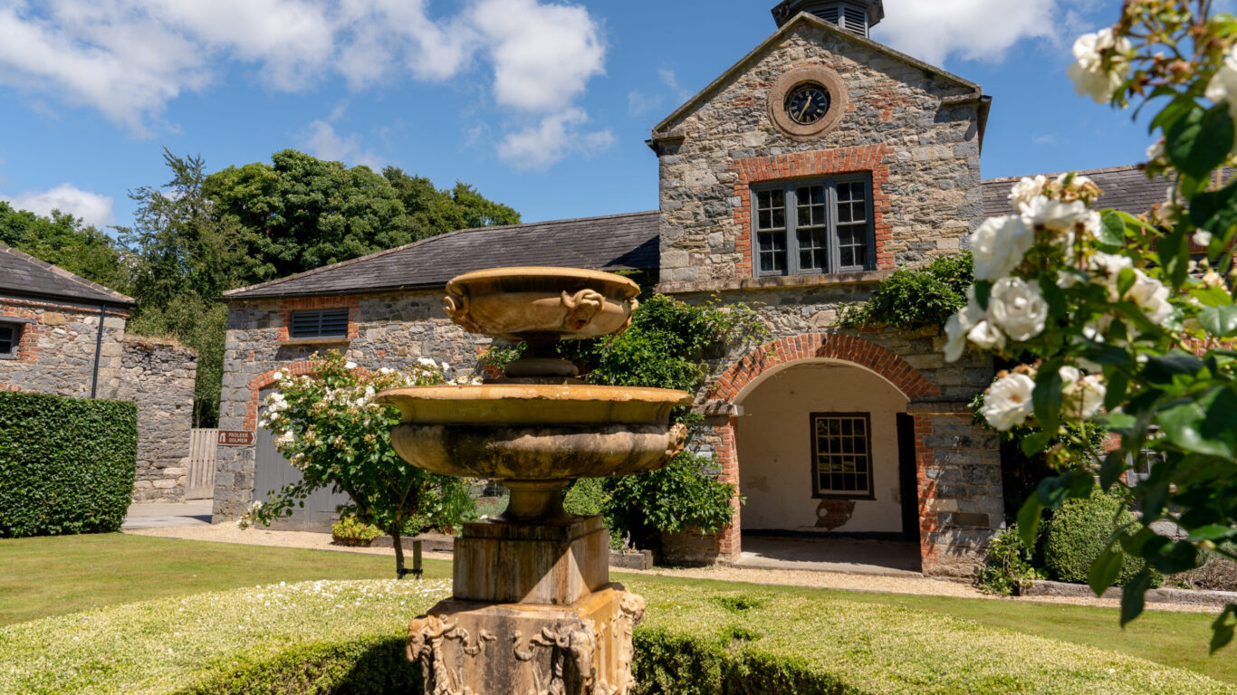 Courtyard and stables (5)